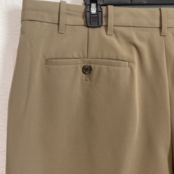 Van Heusen "NEW" Flex Khaki Premium Non Iron Pants Size 40 Waist - Picture 3 of 8